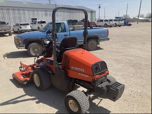 Image of Kubota F2690 equipment image 2