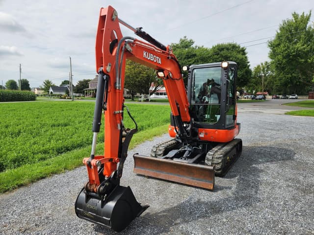 Image of Kubota KX040-4 equipment image 3