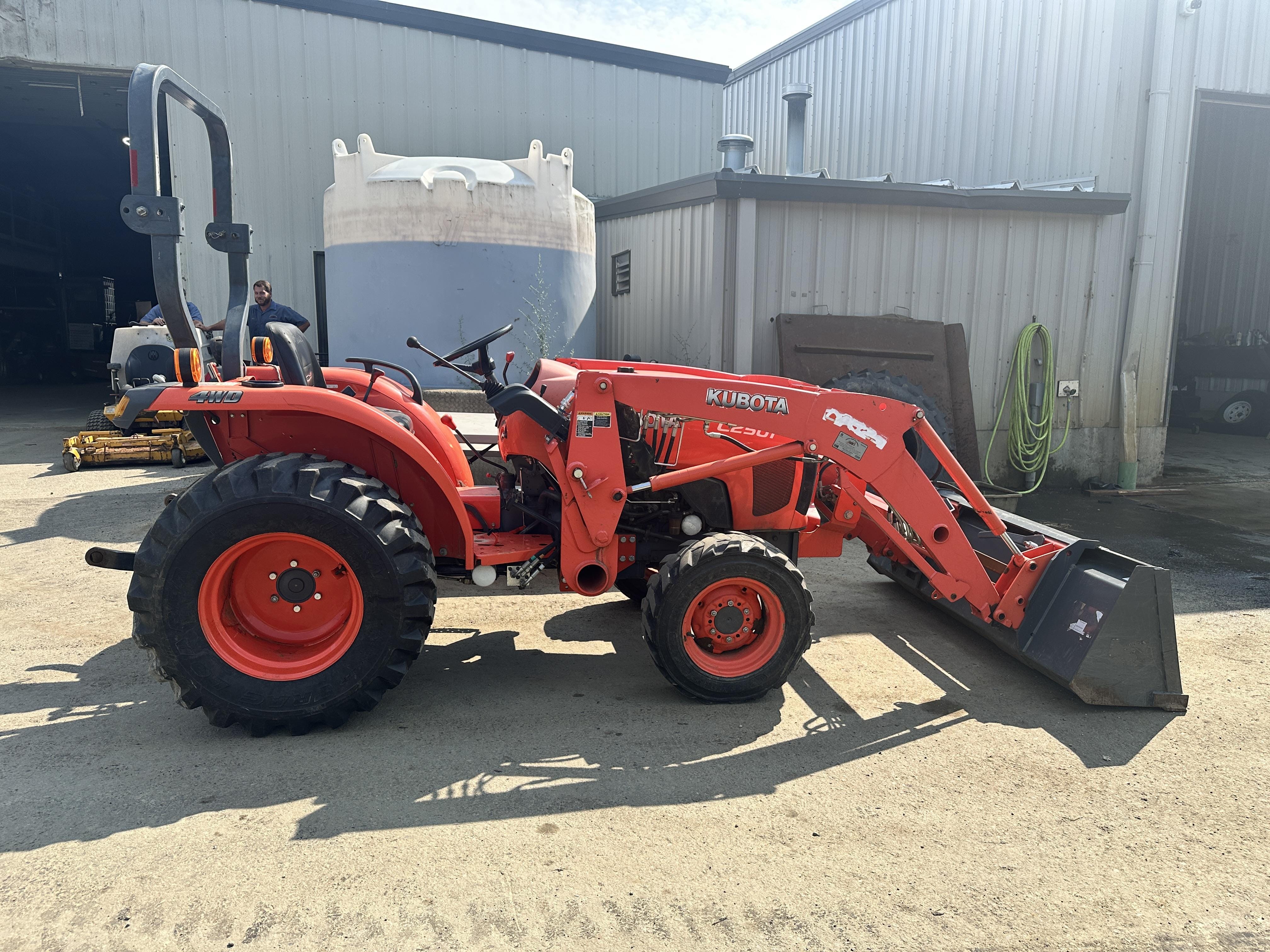 2018 Kubota L2501DT Equipment Image0