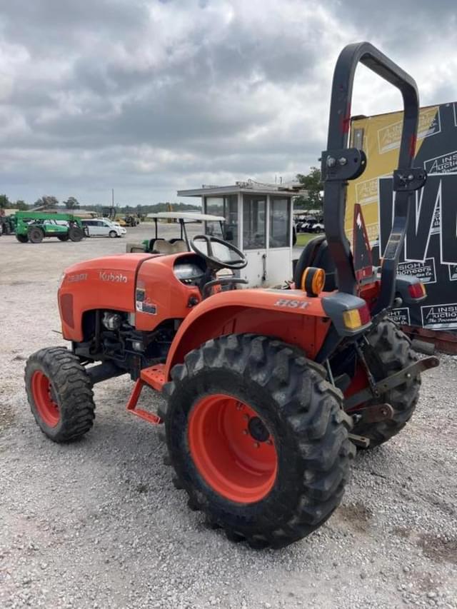 Image of Kubota L3301 equipment image 1