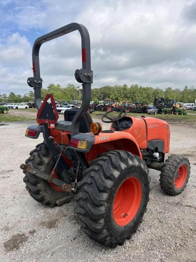 Image of Kubota L3301 equipment image 3