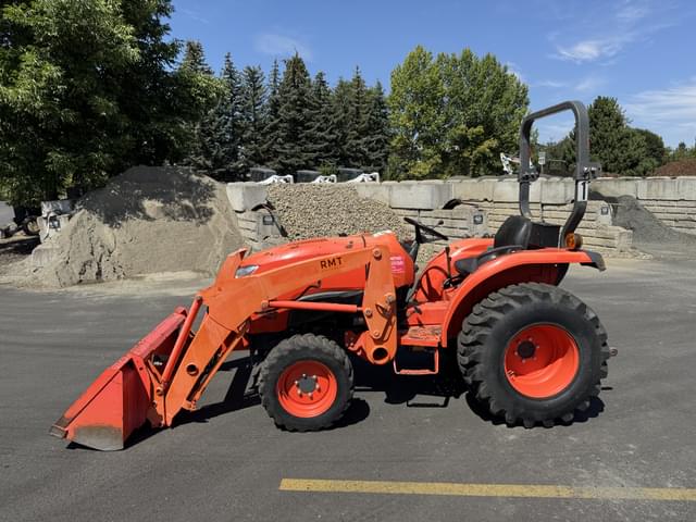 Image of Kubota L3301D equipment image 2