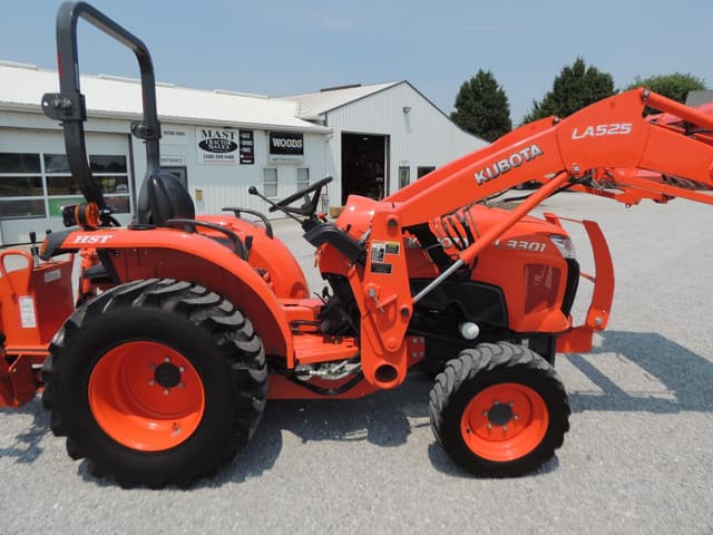Image of Kubota L3301HST equipment image 4
