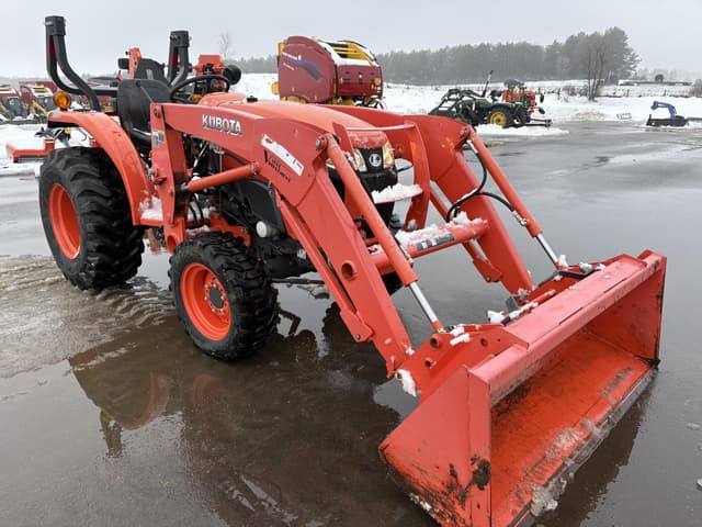 Image of Kubota LX3310HST equipment image 2