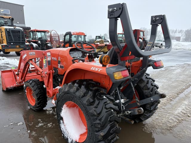 Image of Kubota LX3310HST equipment image 4