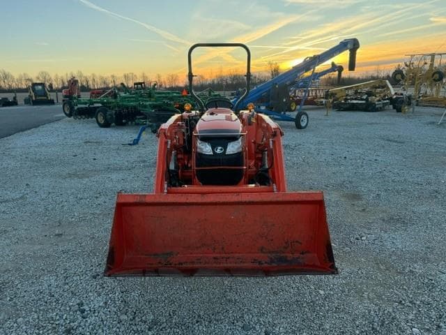 Image of Kubota L3901 equipment image 3