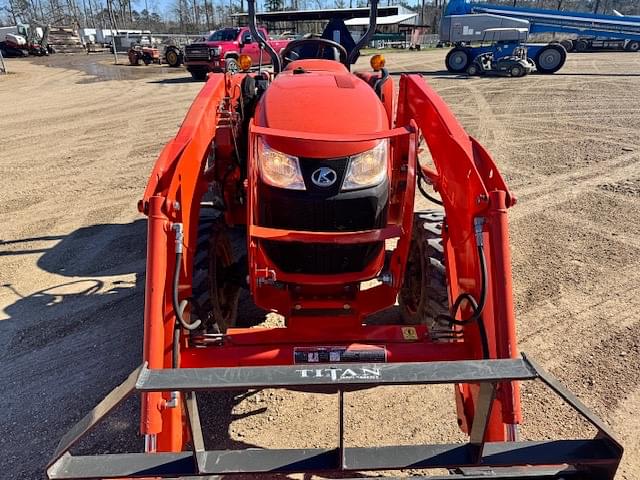 Image of Kubota L3901 equipment image 3