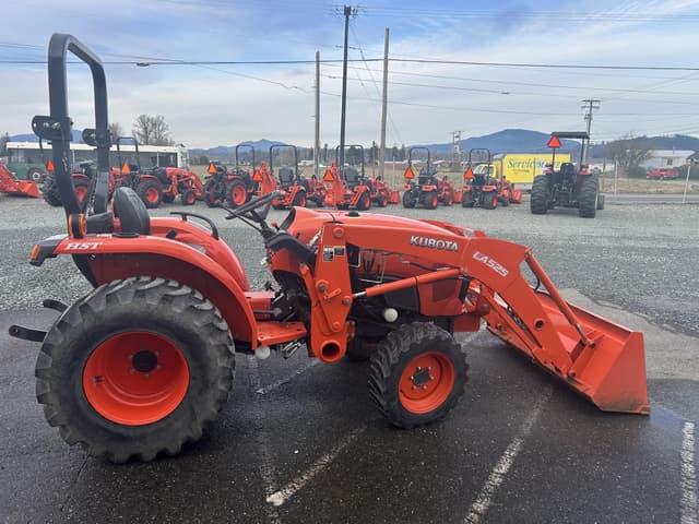 Image of Kubota L3901HST equipment image 2