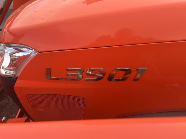 Image of Kubota L3901HST equipment image 4