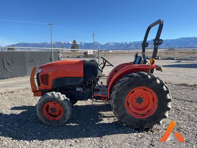 Image of Kubota L4701 equipment image 1