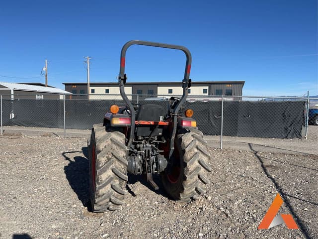 Image of Kubota L4701 equipment image 3