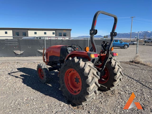 Image of Kubota L4701 equipment image 2