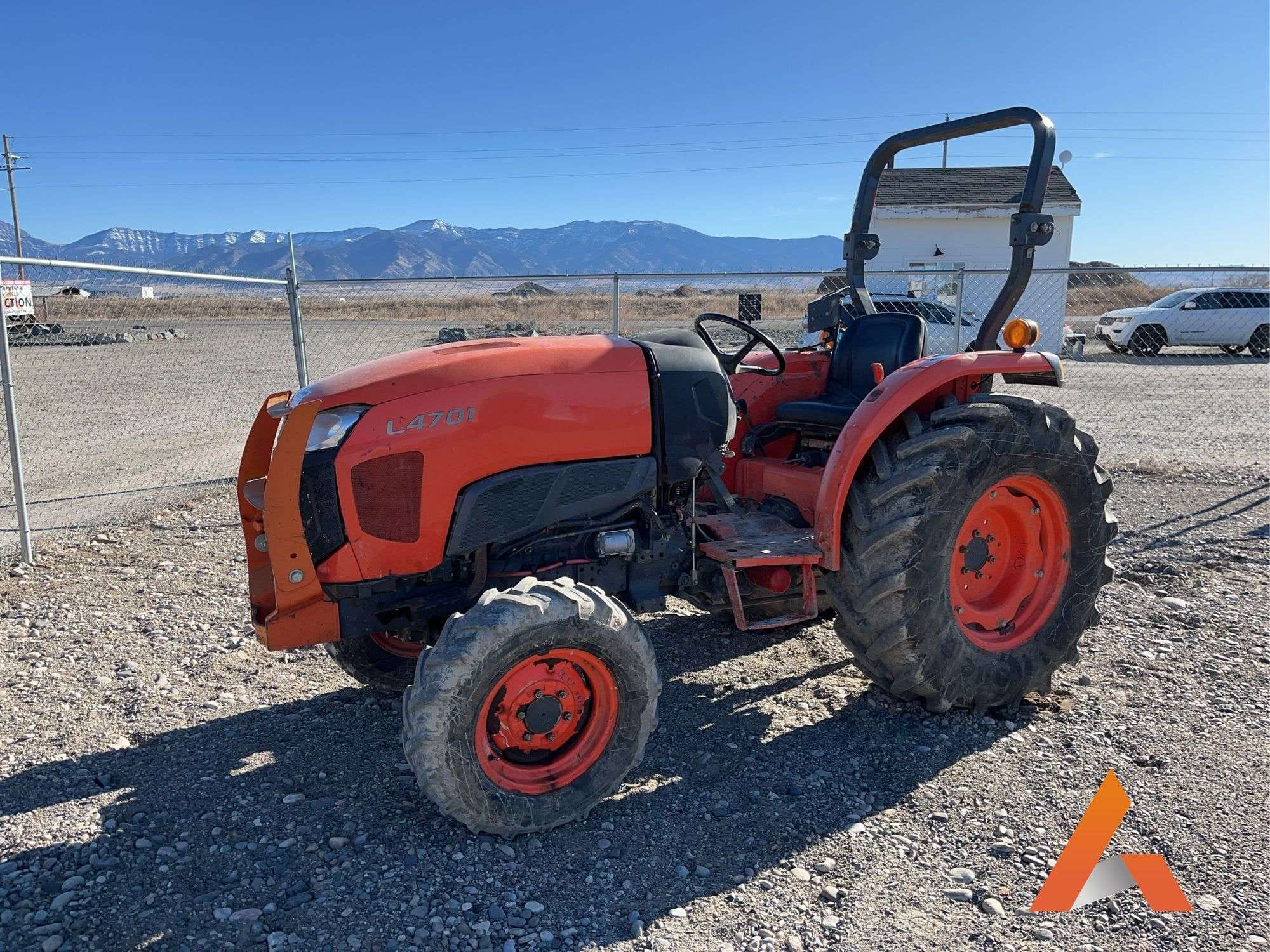 2018 Kubota L4701 Equipment Image0