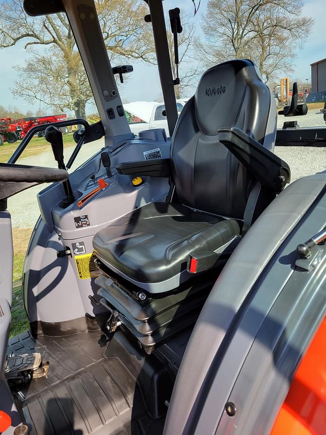 Image of Kubota L4760HSTC equipment image 2