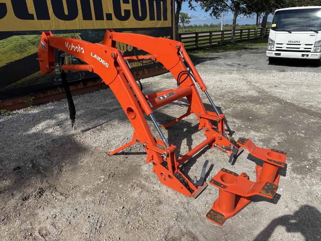 Image of Kubota LA1065 Image 1