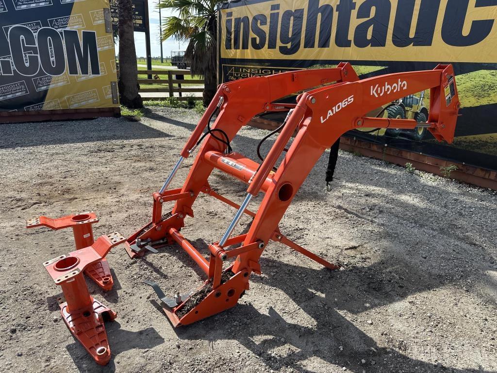 Image of Kubota LA1065 Image 0