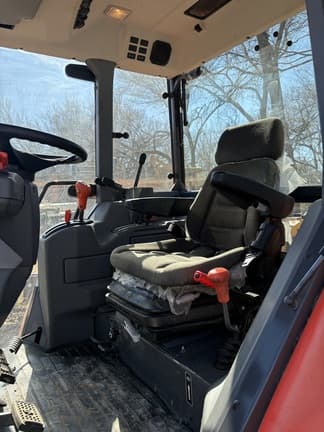 Image of Kubota M6-111 equipment image 4