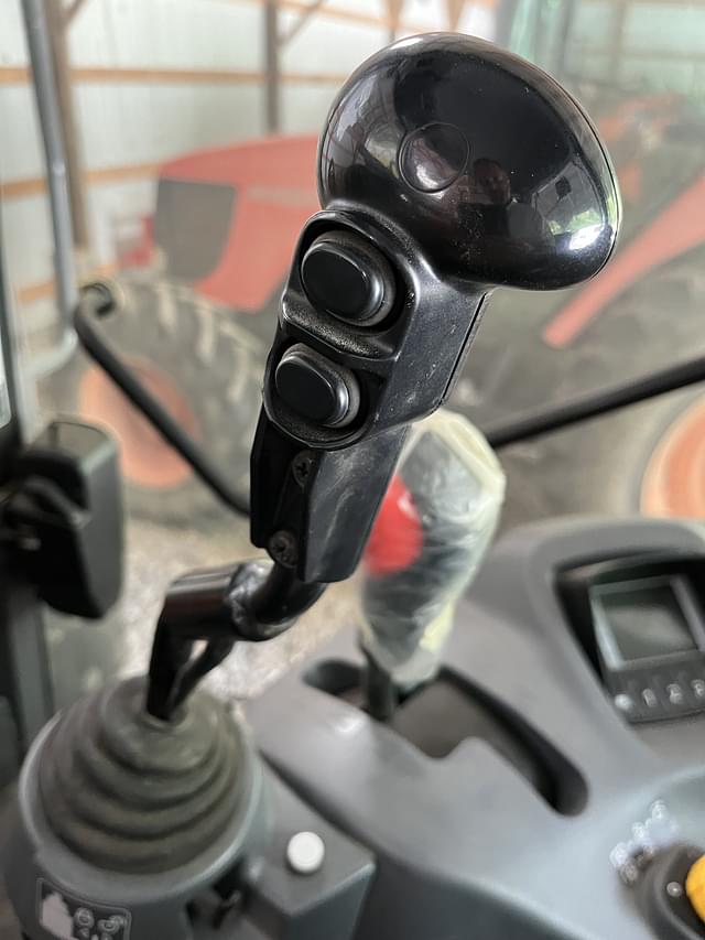 Image of Kubota M6-141 equipment image 4
