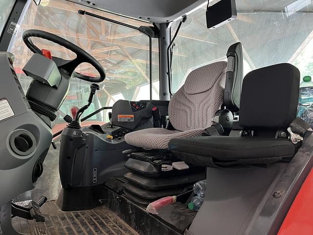 Image of Kubota M6-141 equipment image 2