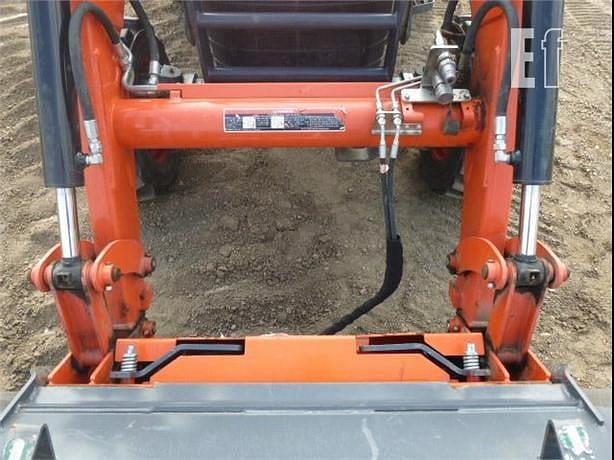 Image of Kubota M62 equipment image 4