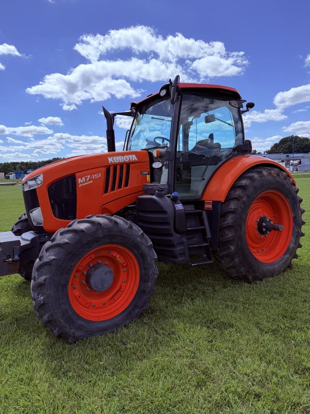 Image of Kubota M7.151 Premium equipment image 1