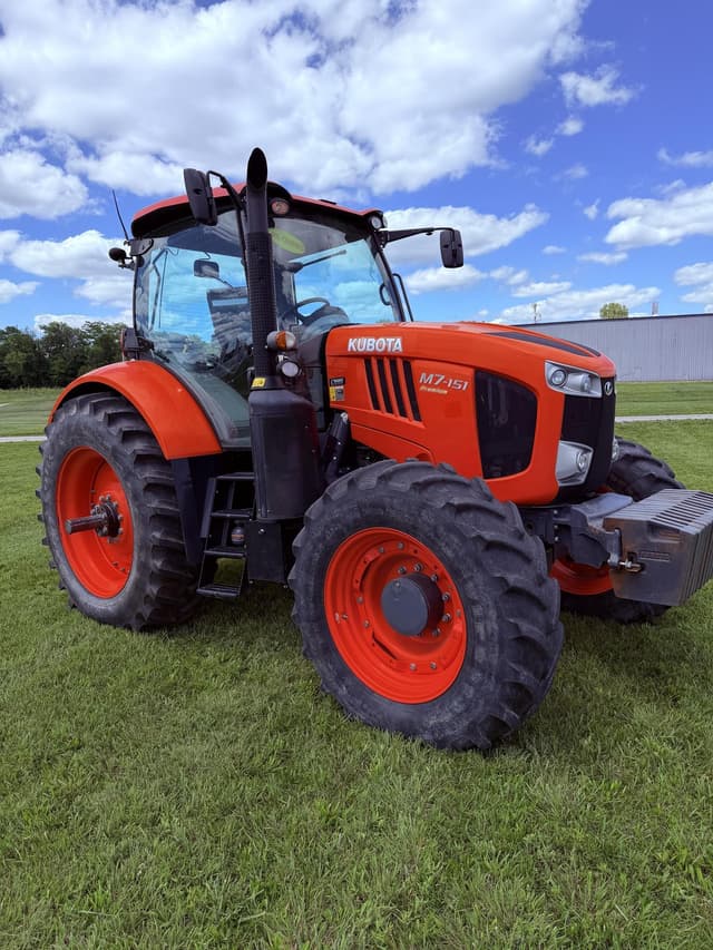 Image of Kubota M7.151 Premium KVT equipment image 3