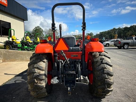 Image of Kubota M7060 equipment image 4