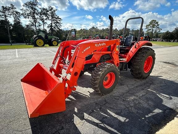 Image of Kubota M7060 equipment image 3