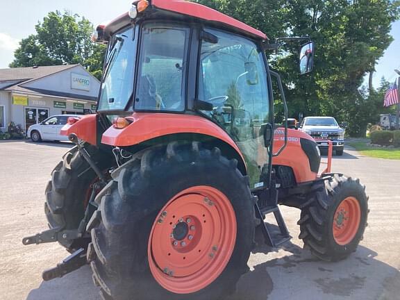 Image of Kubota M7060 equipment image 4