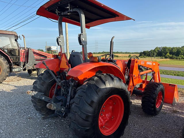 Image of Kubota M7060 equipment image 2