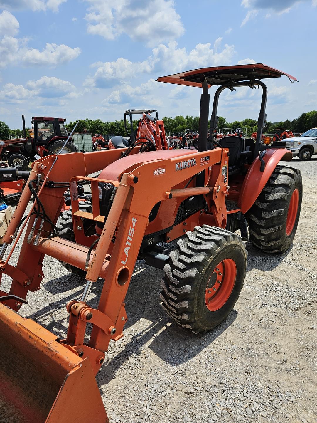 Image of Kubota M7060 Primary Image