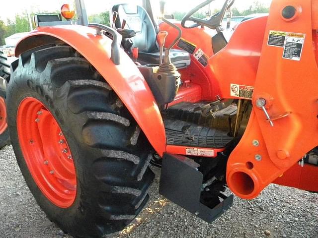 Image of Kubota M7060 equipment image 3