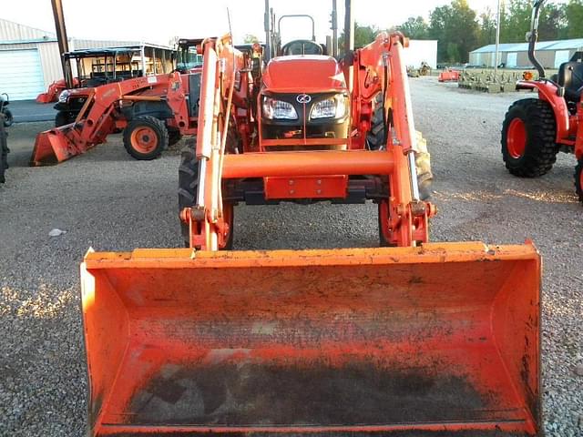 Image of Kubota M7060 equipment image 2