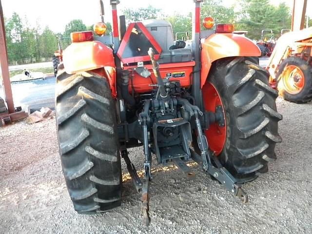 Image of Kubota M7060 equipment image 4