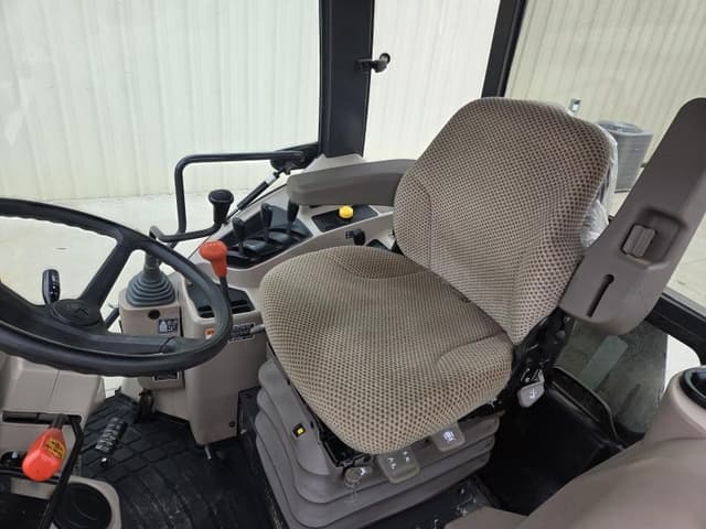 Image of Kubota M7060HDC equipment image 2