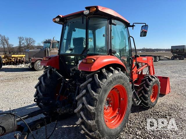 Image of Kubota M7060 equipment image 4