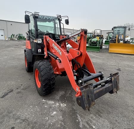 Image of Kubota R530 equipment image 1