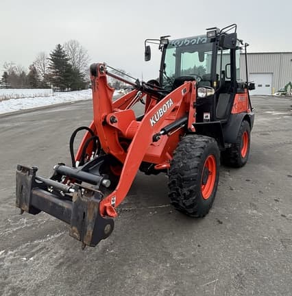 Image of Kubota R530 equipment image 3