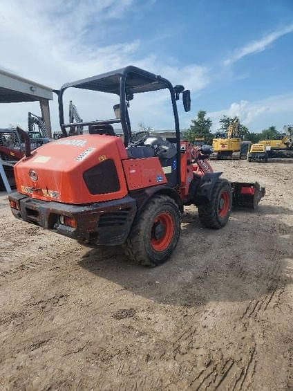 Image of Kubota R530 equipment image 3