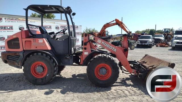 Image of Kubota R530 equipment image 3