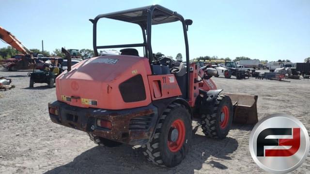 Image of Kubota R530 equipment image 4