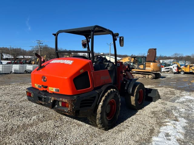 Image of Kubota R630 equipment image 3