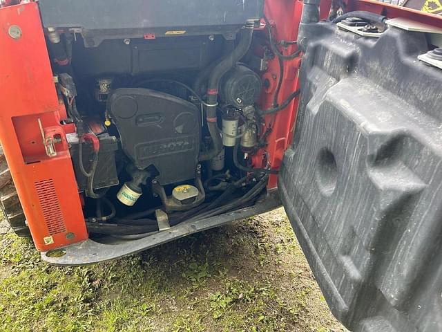 Image of Kubota SSV65 equipment image 4