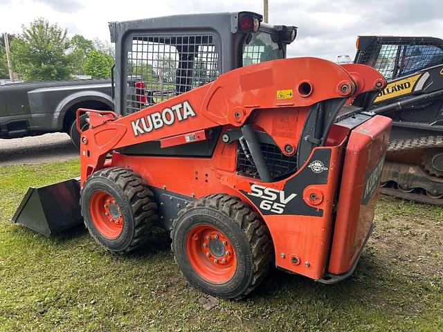 Image of Kubota SSV65 equipment image 3