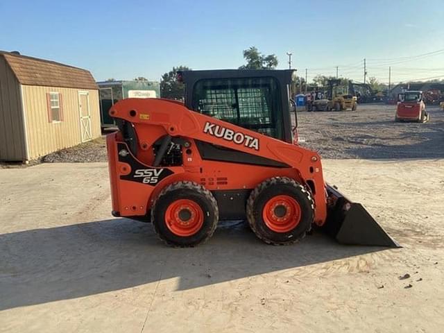 Image of Kubota SSV65 equipment image 4