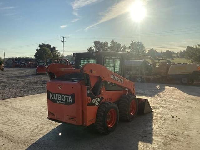 Image of Kubota SSV65 equipment image 3
