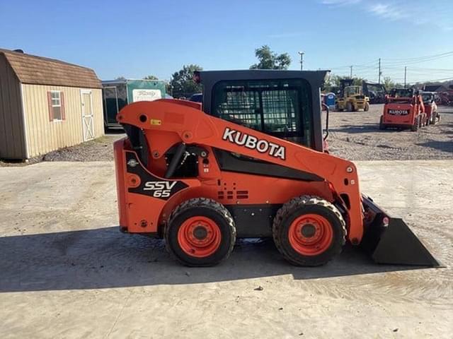 Image of Kubota SSV65 equipment image 4