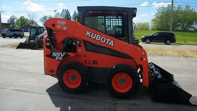 Image of Kubota SSV65 equipment image 3