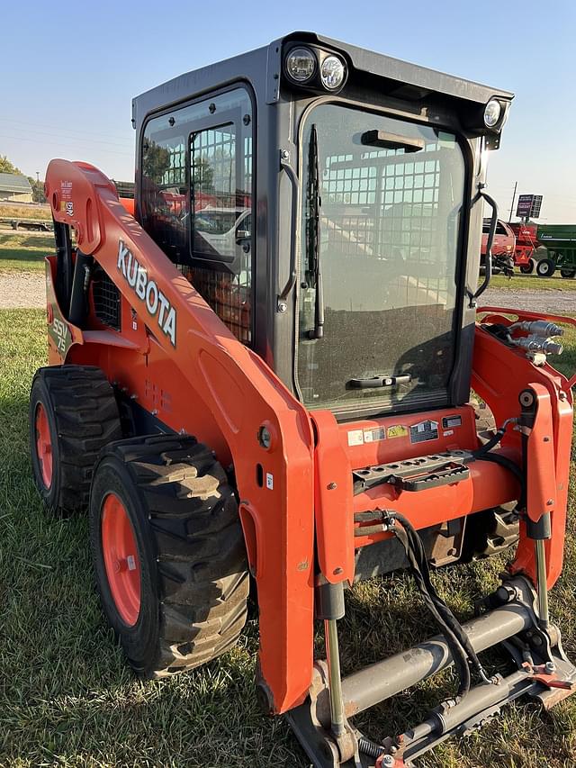 Image of Kubota SSV75 equipment image 1