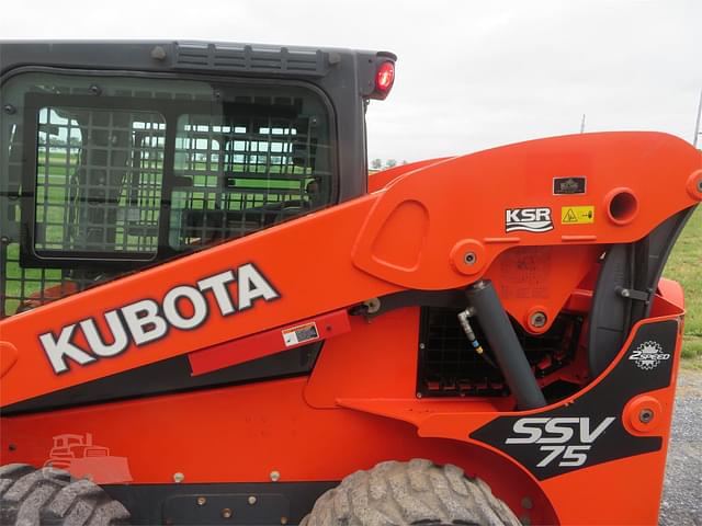 Image of Kubota SSV75 equipment image 4